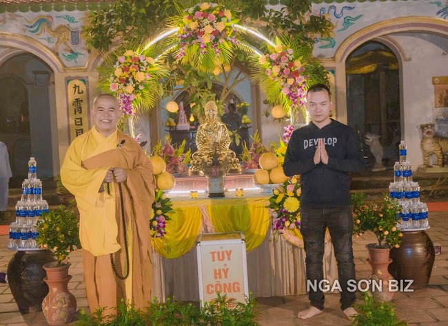 Commemorating enlightened achievement of Bodhisattva Siddhartha at Dong Cao pagoda