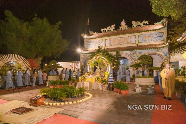 Commemorating enlightened achievement of Bodhisattva Siddhartha at Dong Cao pagoda