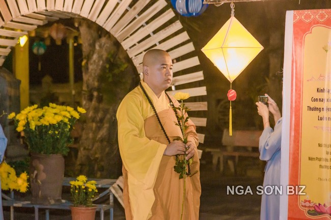 Commemorating enlightened achievement of Bodhisattva Siddhartha at Dong Cao pagoda