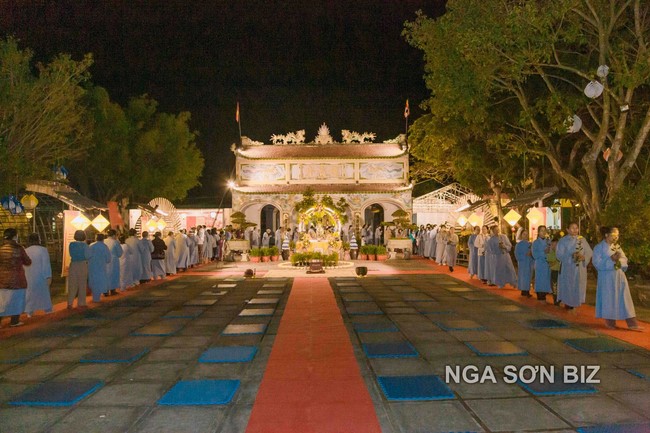 Commemorating enlightened achievement of Bodhisattva Siddhartha at Dong Cao pagoda