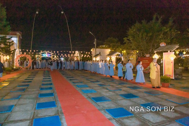 Commemorating enlightened achievement of Bodhisattva Siddhartha at Dong Cao pagoda