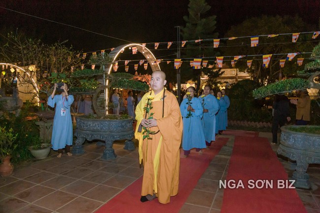 Commemorating enlightened achievement of Bodhisattva Siddhartha at Dong Cao pagoda
