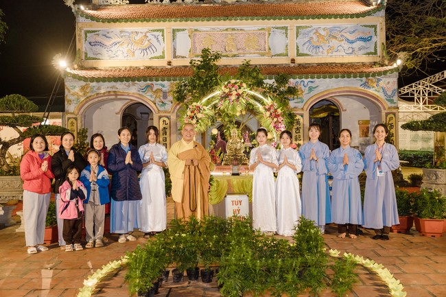 Commemorating enlightened achievement of Bodhisattva Siddhartha at Dong Cao pagoda