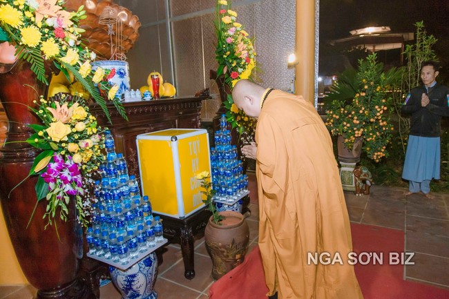 Commemorating enlightened achievement of Bodhisattva Siddhartha at Dong Cao pagoda