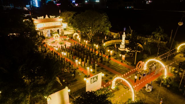 Commemorating enlightened achievement of Bodhisattva Siddhartha at Dong Cao pagoda