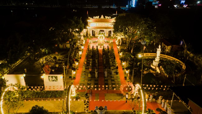 Commemorating enlightened achievement of Bodhisattva Siddhartha at Dong Cao pagoda