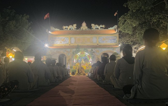Commemorating enlightened achievement of Bodhisattva Siddhartha at Dong Cao pagoda