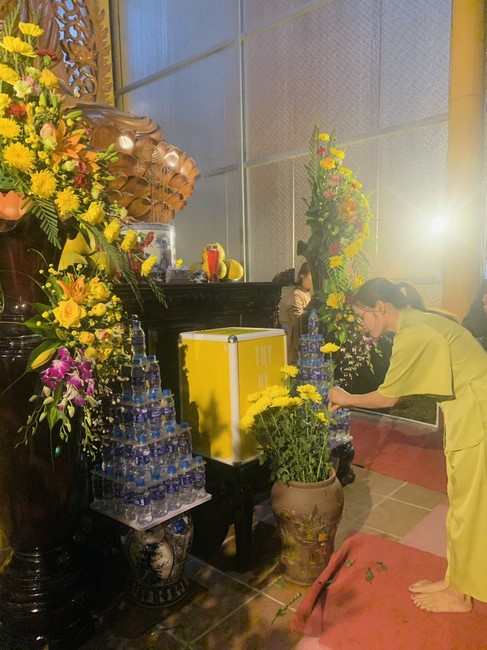 Commemorating enlightened achievement of Bodhisattva Siddhartha at Dong Cao pagoda