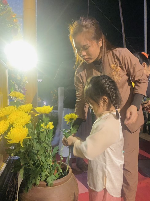 Commemorating enlightened achievement of Bodhisattva Siddhartha at Dong Cao pagoda