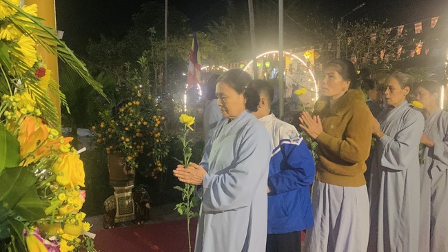 Commemorating enlightened achievement of Bodhisattva Siddhartha at Dong Cao pagoda