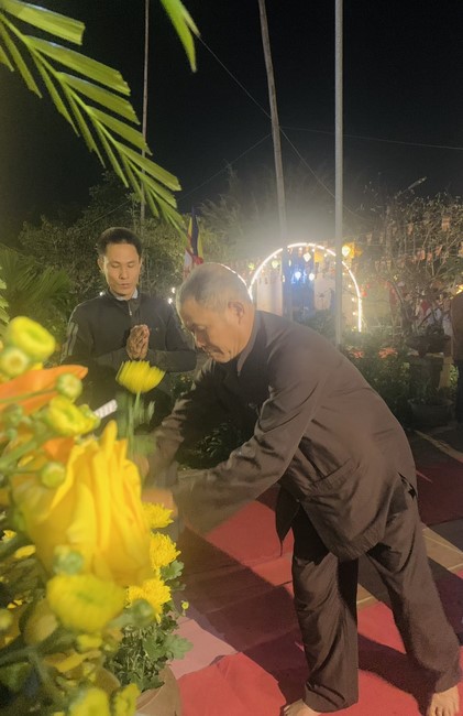 Commemorating enlightened achievement of Bodhisattva Siddhartha at Dong Cao pagoda