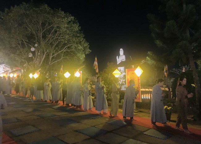 Commemorating enlightened achievement of Bodhisattva Siddhartha at Dong Cao pagoda
