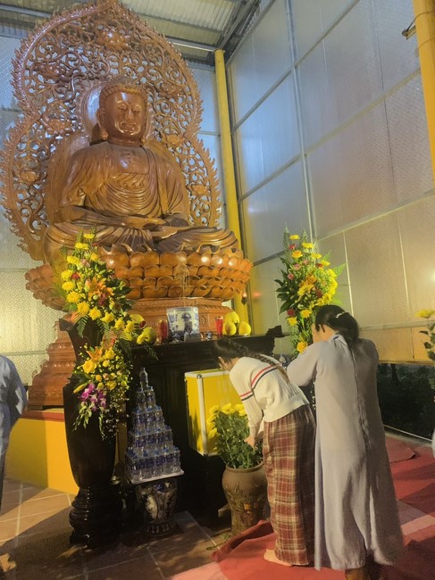 Commemorating enlightened achievement of Bodhisattva Siddhartha at Dong Cao pagoda