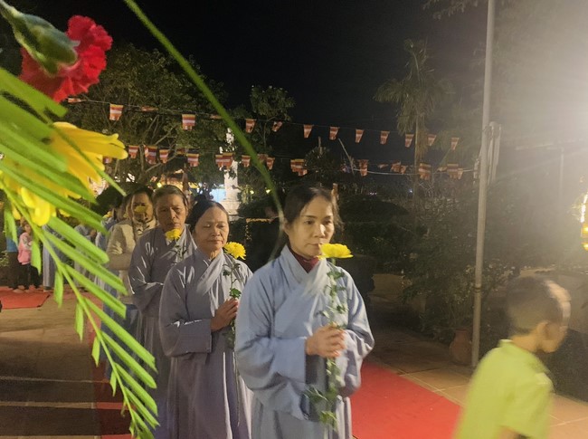 Commemorating enlightened achievement of Bodhisattva Siddhartha at Dong Cao pagoda