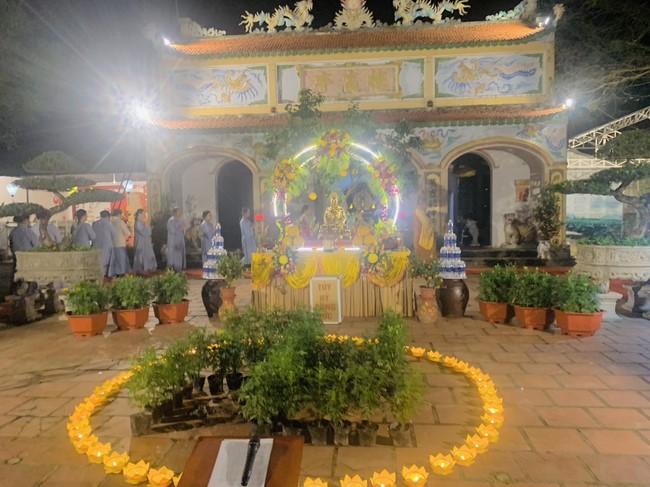 Commemorating enlightened achievement of Bodhisattva Siddhartha at Dong Cao pagoda