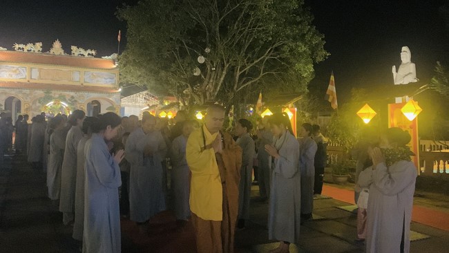 Commemorating enlightened achievement of Bodhisattva Siddhartha at Dong Cao pagoda