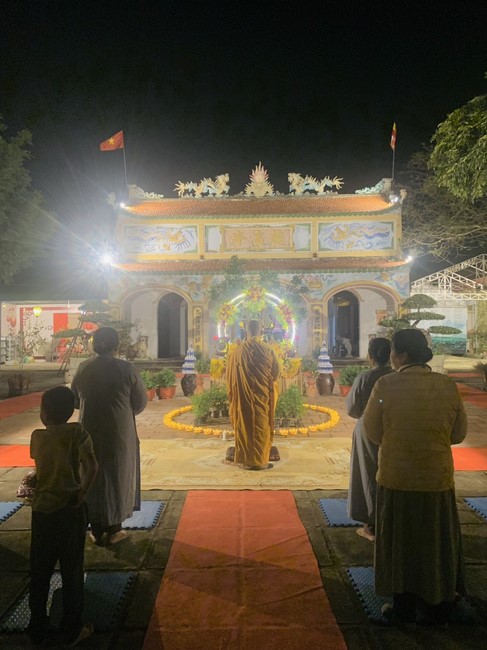 Commemorating enlightened achievement of Bodhisattva Siddhartha at Dong Cao pagoda