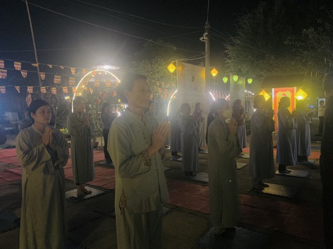 Commemorating enlightened achievement of Bodhisattva Siddhartha at Dong Cao pagoda
