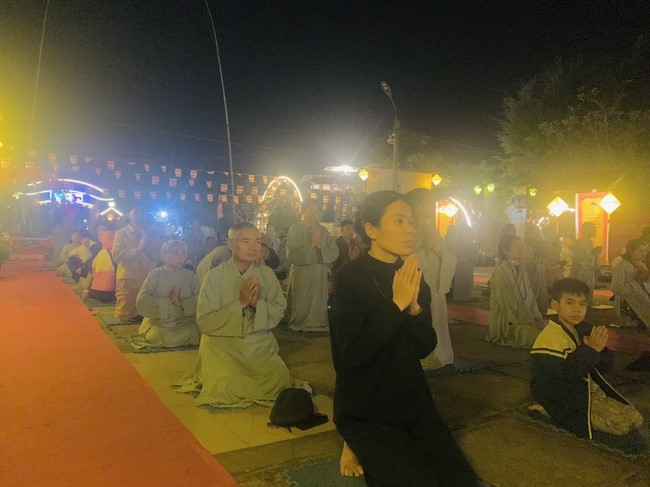 Commemorating enlightened achievement of Bodhisattva Siddhartha at Dong Cao pagoda