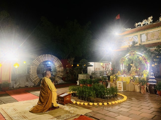 Commemorating enlightened achievement of Bodhisattva Siddhartha at Dong Cao pagoda