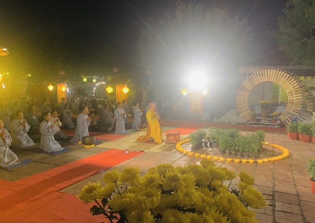 Commemorating enlightened achievement of Bodhisattva Siddhartha at Dong Cao pagoda
