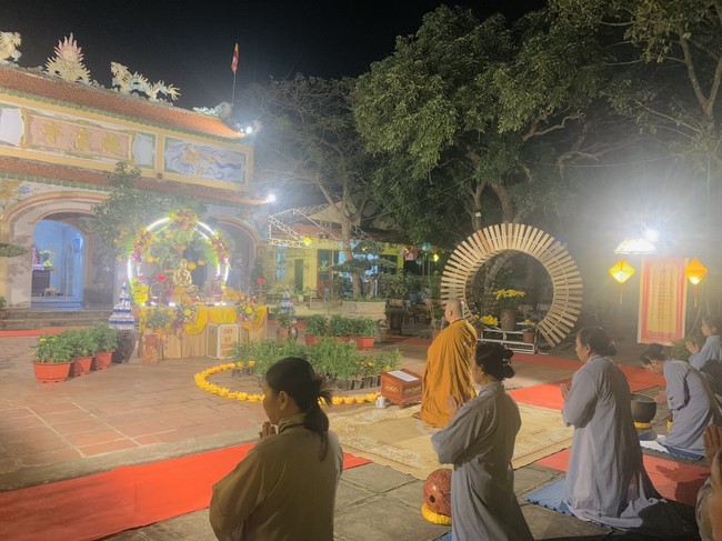 Commemorating enlightened achievement of Bodhisattva Siddhartha at Dong Cao pagoda