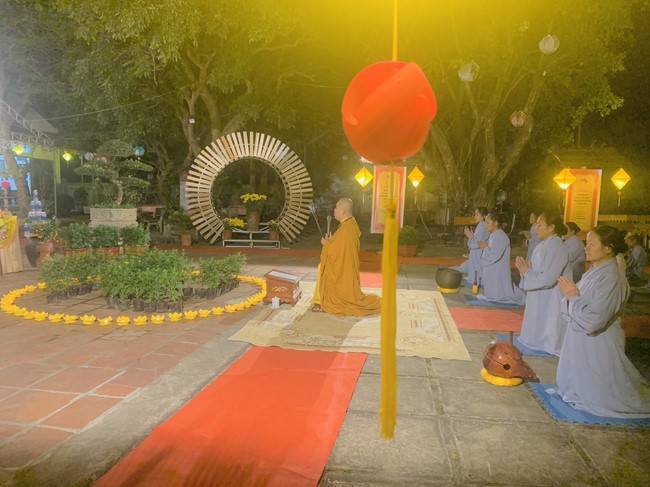 Commemorating enlightened achievement of Bodhisattva Siddhartha at Dong Cao pagoda