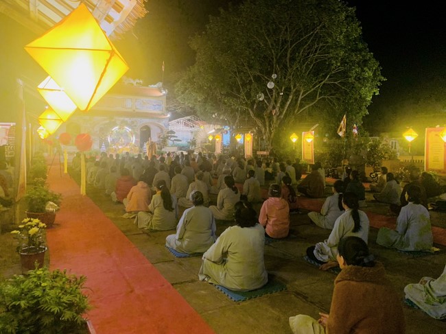 Commemorating enlightened achievement of Bodhisattva Siddhartha at Dong Cao pagoda