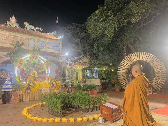 Commemorating enlightened achievement of Bodhisattva Siddhartha at Dong Cao pagoda