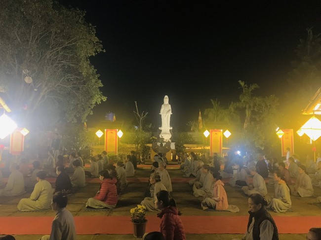 Commemorating enlightened achievement of Bodhisattva Siddhartha at Dong Cao pagoda
