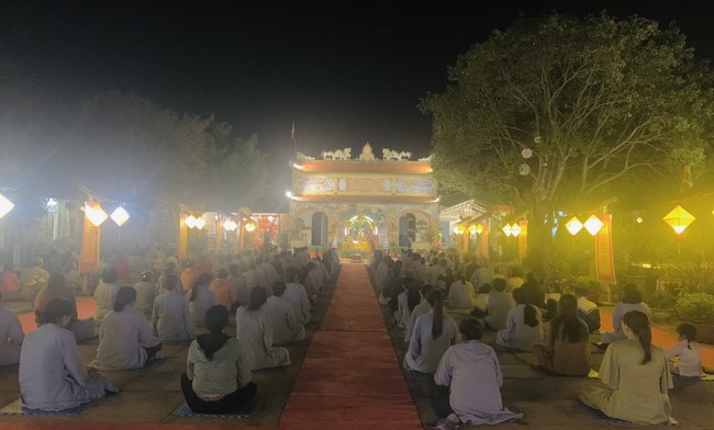 Commemorating enlightened achievement of Bodhisattva Siddhartha at Dong Cao pagoda