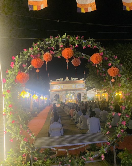Commemorating enlightened achievement of Bodhisattva Siddhartha at Dong Cao pagoda