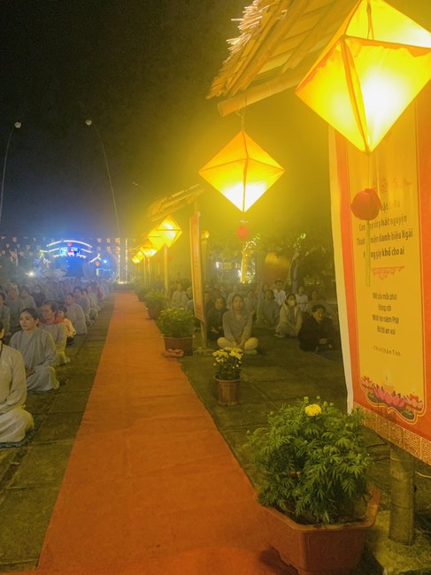 Commemorating enlightened achievement of Bodhisattva Siddhartha at Dong Cao pagoda
