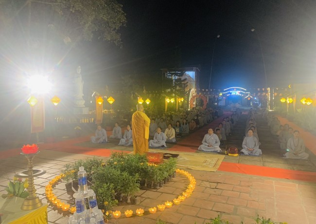 Commemorating enlightened achievement of Bodhisattva Siddhartha at Dong Cao pagoda