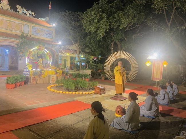 Commemorating enlightened achievement of Bodhisattva Siddhartha at Dong Cao pagoda