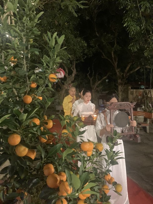 Commemorating enlightened achievement of Bodhisattva Siddhartha at Dong Cao pagoda