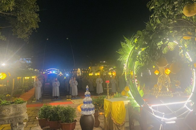 Commemorating enlightened achievement of Bodhisattva Siddhartha at Dong Cao pagoda