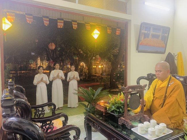 Commemorating enlightened achievement of Bodhisattva Siddhartha at Dong Cao pagoda