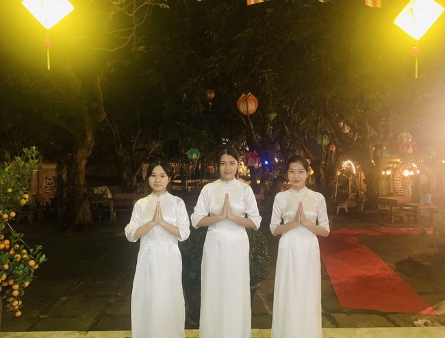 Commemorating enlightened achievement of Bodhisattva Siddhartha at Dong Cao pagoda