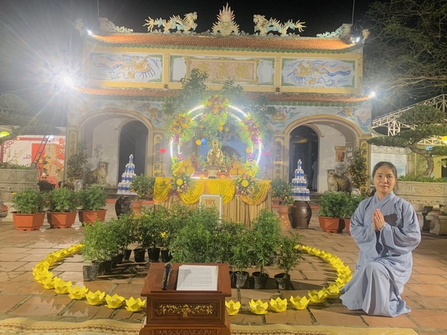 Commemorating enlightened achievement of Bodhisattva Siddhartha at Dong Cao pagoda