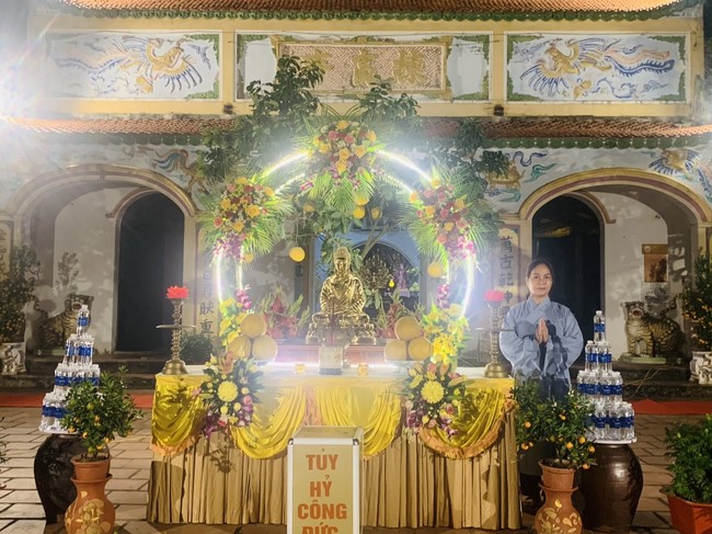 Commemorating enlightened achievement of Bodhisattva Siddhartha at Dong Cao pagoda