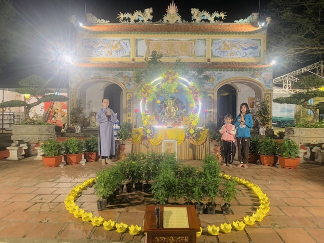 Commemorating enlightened achievement of Bodhisattva Siddhartha at Dong Cao pagoda