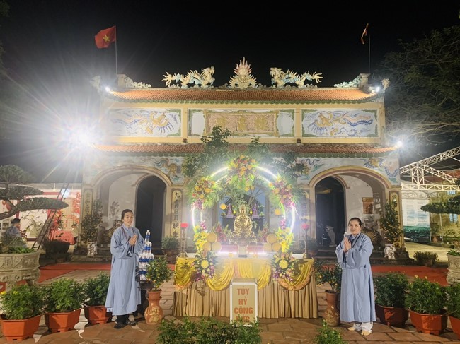 Commemorating enlightened achievement of Bodhisattva Siddhartha at Dong Cao pagoda