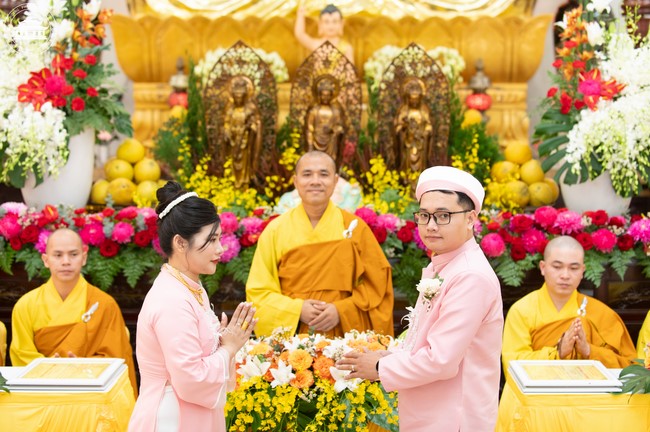 Wedding Ceremony at the pagoda