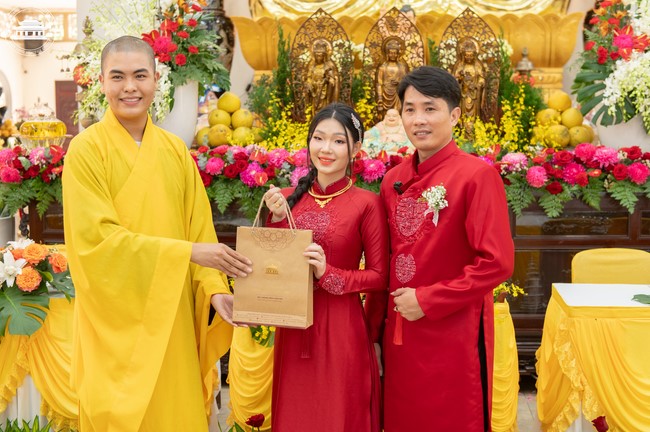 Wedding Ceremony at the pagoda