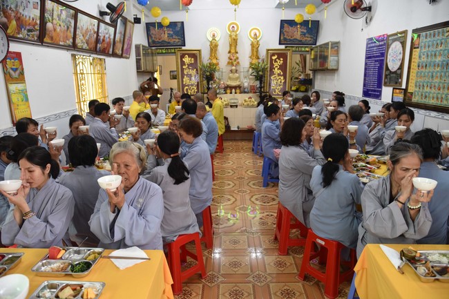 The 6th gratitude Ceremony and One-Day Practice at Minh Chat ashram in Can Tho