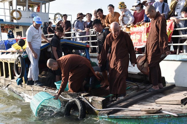 The 6th gratitude Ceremony and One-Day Practice at Minh Chat ashram in Can Tho
