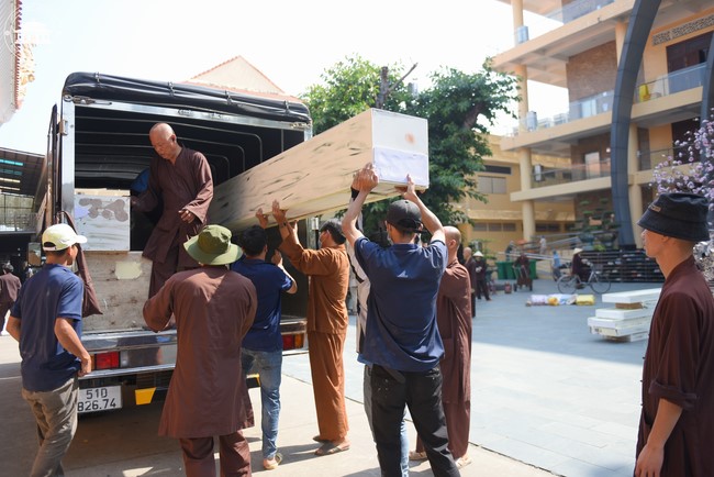 Công tác chuẩn bị đón xuân Giáp Thìn