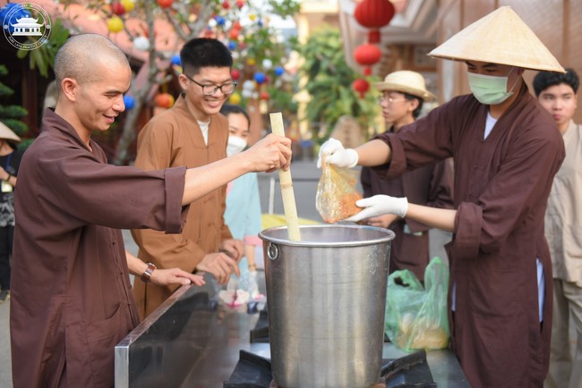 Công tác chuẩn bị đón xuân Giáp Thìn