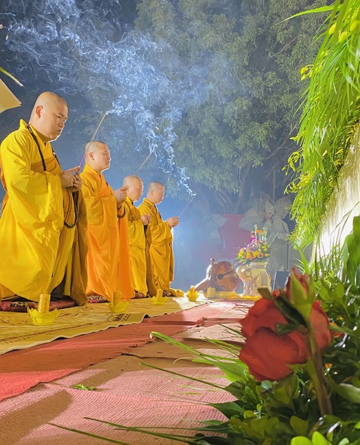 Chùa Đống Cao - Thanh Hoá: Đêm Hội Hoa Đăng Kỷ Niệm Đức Phật A Di Đà